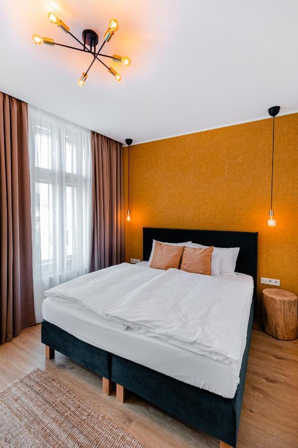 H11 Rooms เอสแตร์กอม ภายนอก รูปภาพ