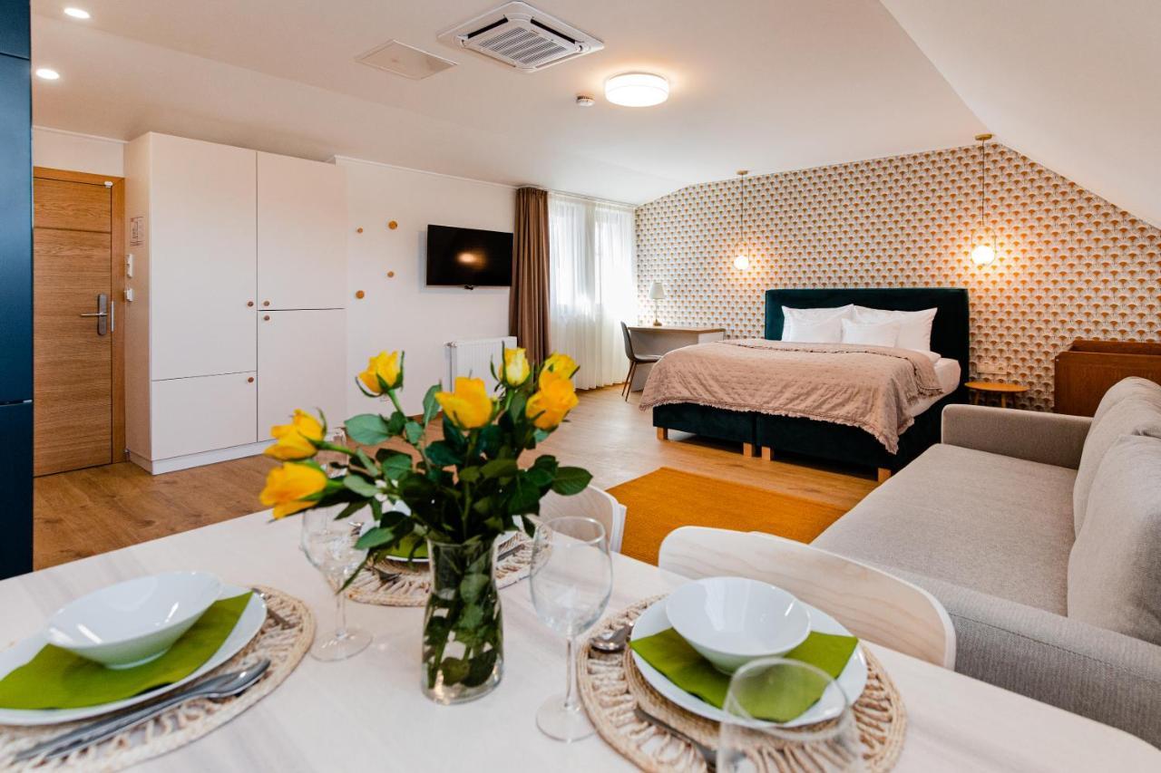 H11 Rooms เอสแตร์กอม ภายนอก รูปภาพ