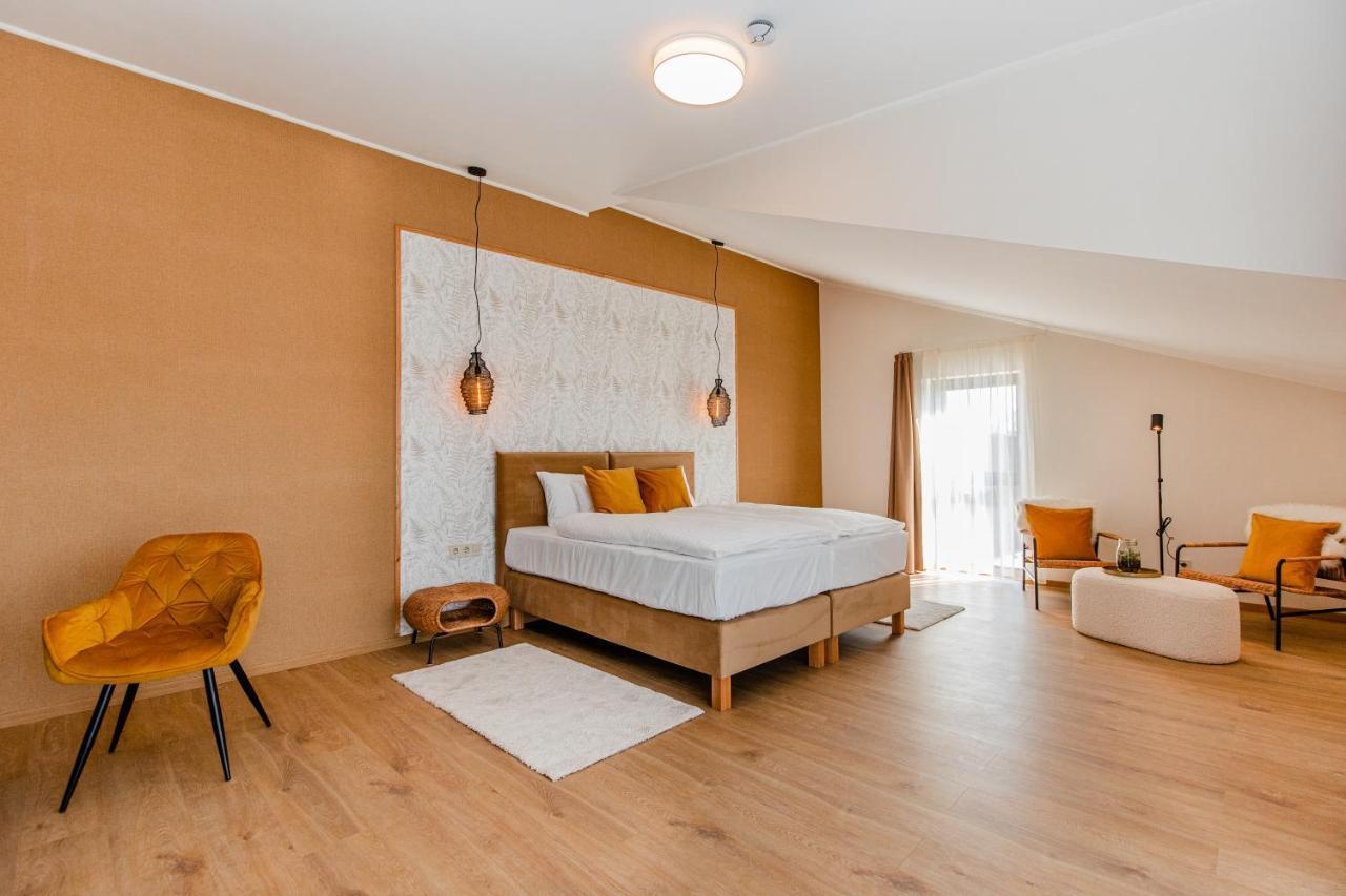 H11 Rooms เอสแตร์กอม ภายนอก รูปภาพ
