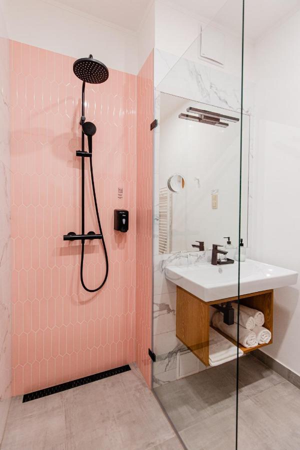 H11 Rooms เอสแตร์กอม ภายนอก รูปภาพ