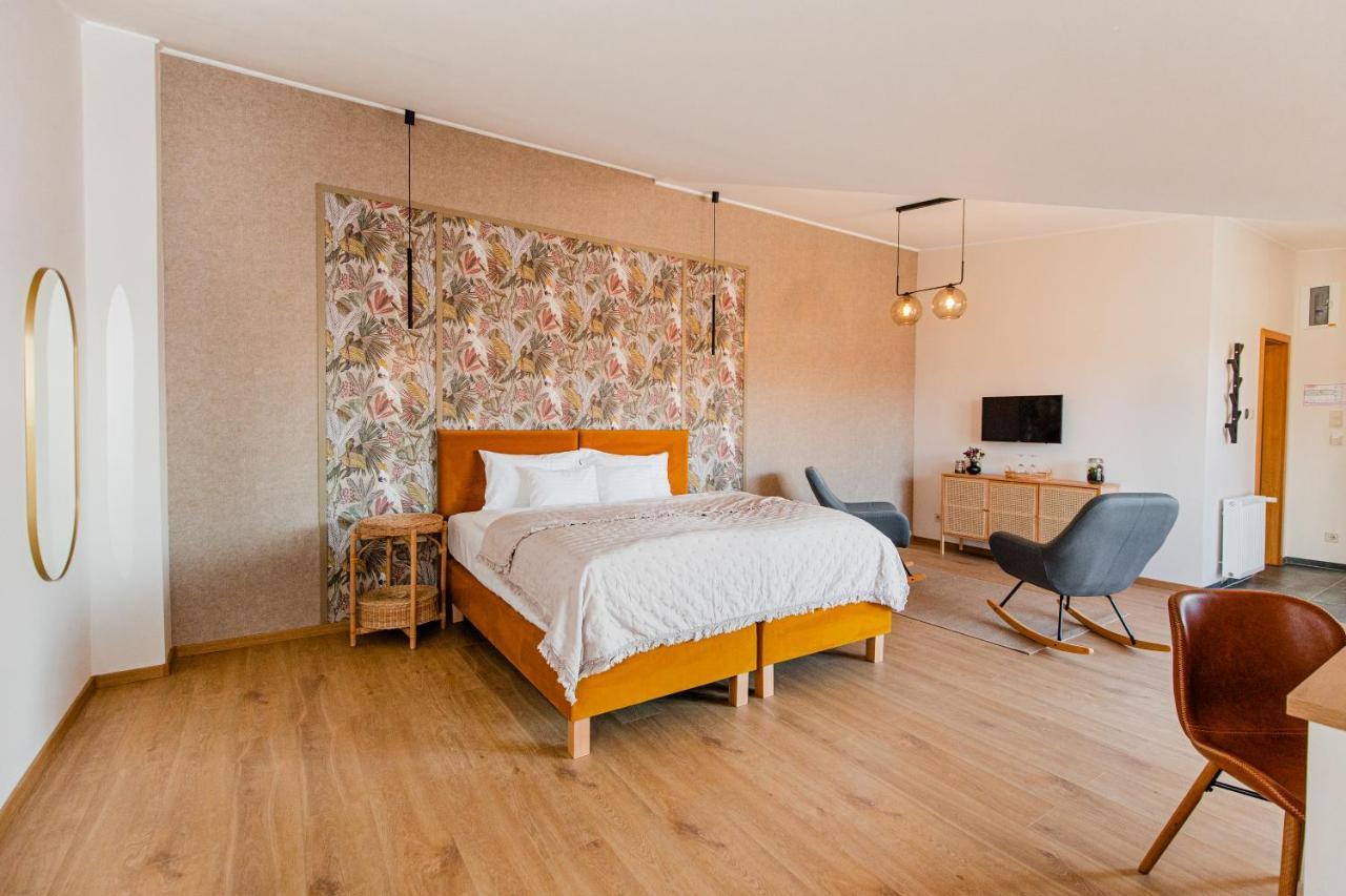 H11 Rooms เอสแตร์กอม ภายนอก รูปภาพ